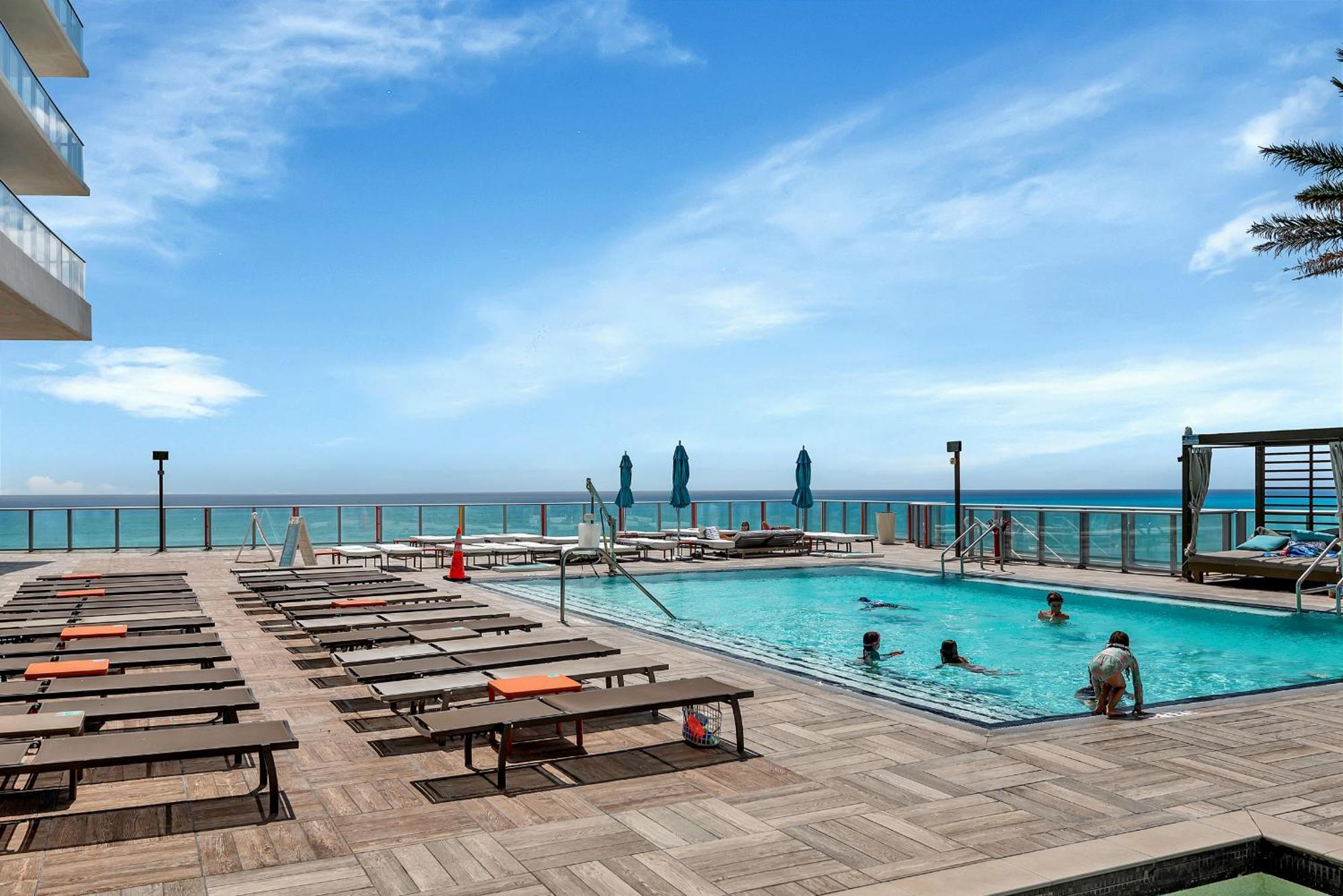 203-1Br/1Ba At The Beach Gem! Lux Amenities! Hollywood Exterior foto